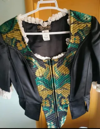 Traje Alicantina y Mantilla Negro/Dorado