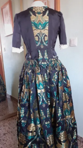 Traje Alicantina y Mantilla Negro/Dorado