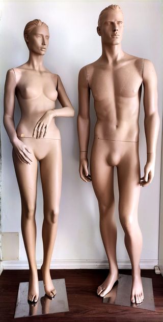 Maniquíes Hombre y Mujer con Base marca Atrezzo