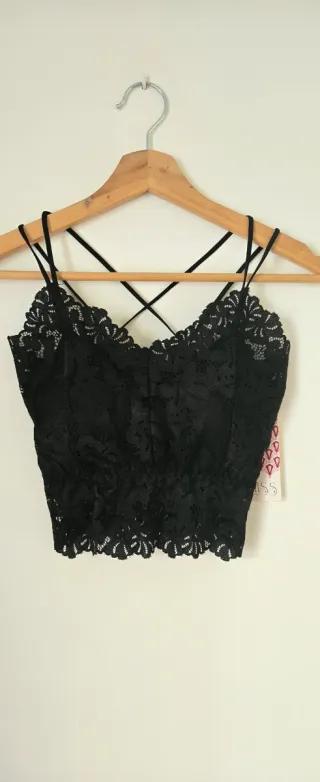 Top Crop Encaje Negro Talla S