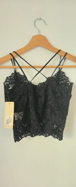 Top Crop Encaje Negro Talla S