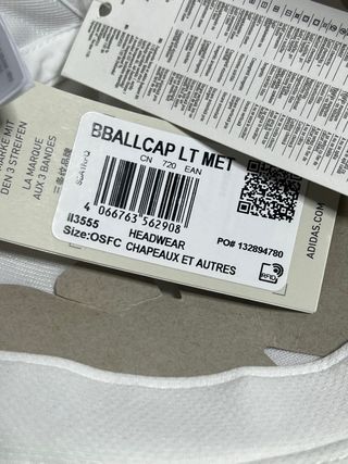 Gorra Adidas Metal Badge Ligera Blanca