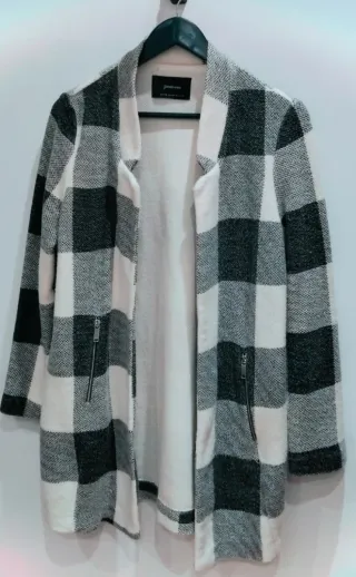 Abrigo cuadros Stradivarius