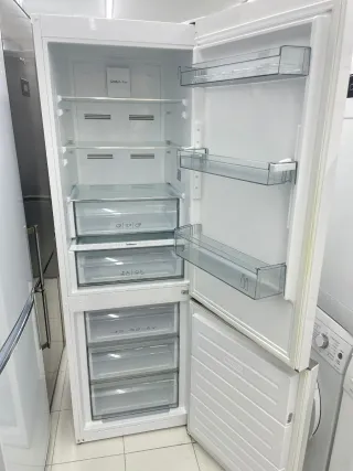 Nevera SHARP Combi Blanca