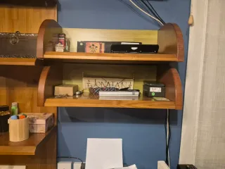 Escritorio y mesita de noche