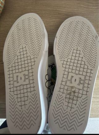 Zapatillas DC Shoes Beige con Flores Amarillas