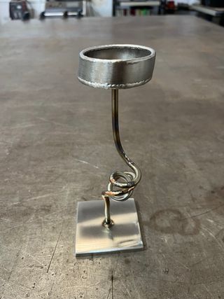 Portacandele in metallo con design a spirale