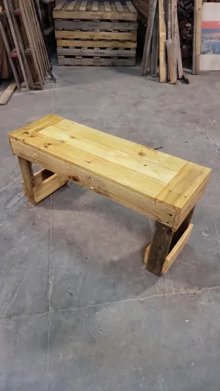 Banco de madera estilo rustico