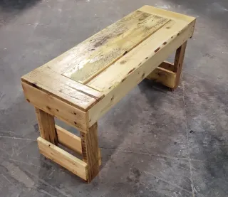 Banco de madera estilo rustico