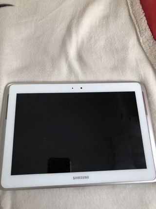 Tablet Samsung Plata y Blanca