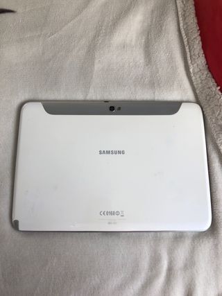 Tablet Samsung Plata y Blanca