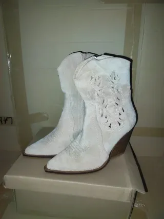 Botín ante tacón cuña