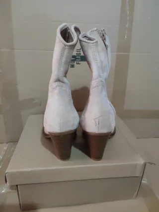 Botín ante tacón cuña