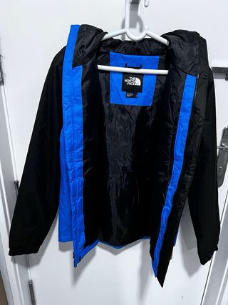 Abrigo The North Face Negro y Azul Nuevo
