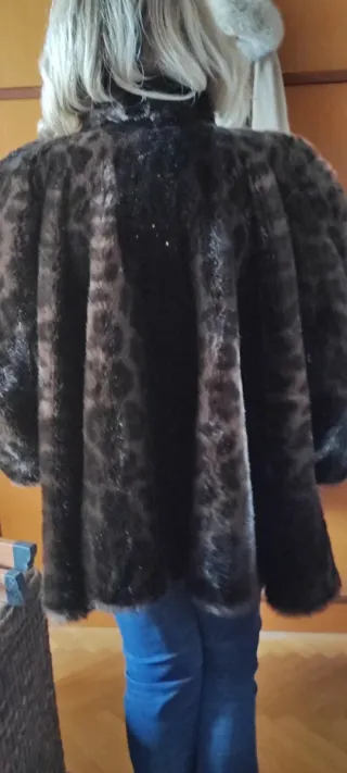 Giacca in pelliccia ecologica maculata