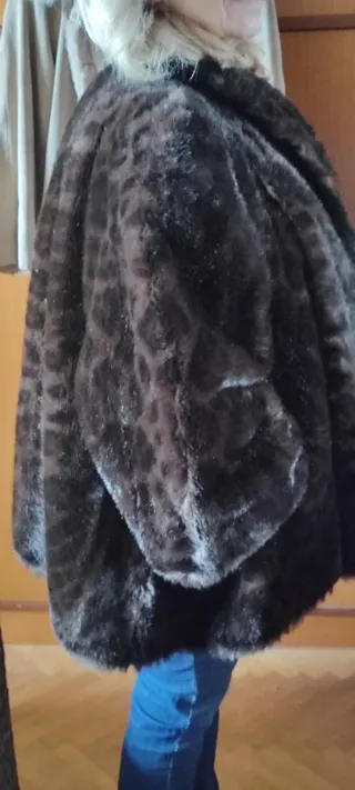 Giacca in pelliccia ecologica maculata