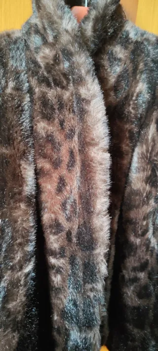 Giacca in pelliccia ecologica maculata