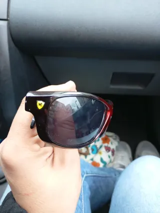 Gafas Ferrari las usé 2 veces solo. Soy de Vigo