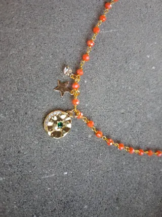 Girocollo cristalli arancioni, charm dorato