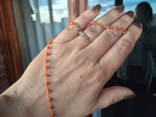 Girocollo cristalli arancioni, charm dorato