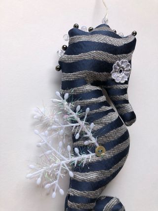 Caballito de mar textil azul gris