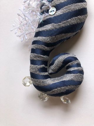 Caballito de mar textil azul gris