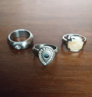 Lote 3 anillos plateados con falsas piedras