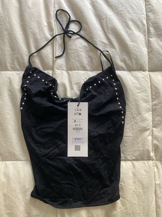 Top Bershka Negro Tachuelas
