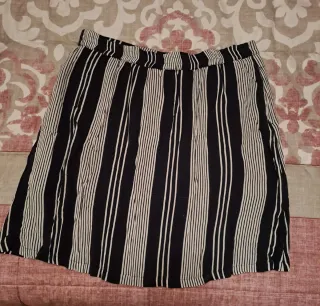 Falda midi rayas blanco y azul marino