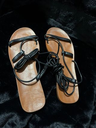 Sandalias planas negras y marrones talla 38