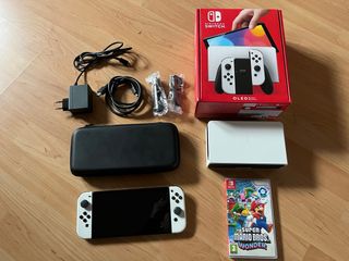 Nintendo Switch OLED + Super Mario Wonder