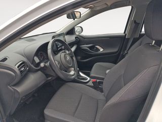 Toyota Yaris Hybrid 2WD Bussines