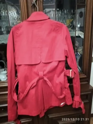 Giacca Benetton rossa con cintura