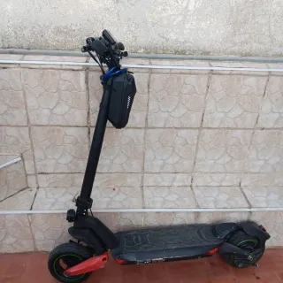 Patinete eléctrico negro