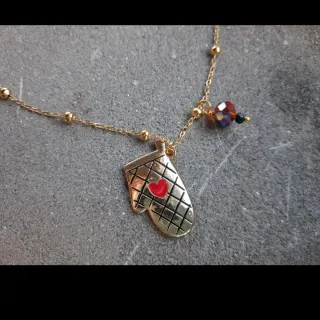 Collana dorata con guanto forno e cristallo