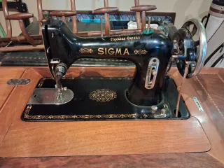 Máquina de coser Sigma antigua