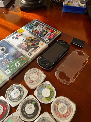 PSP 3004 Nero + 9 Giochi UMD