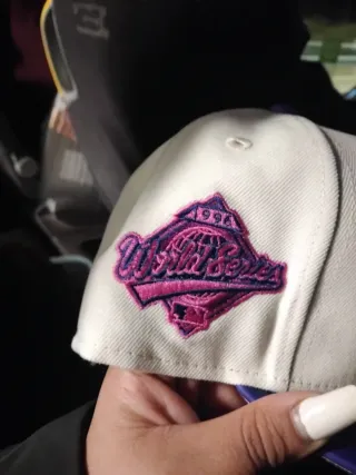 Gorro New Era Beige y Morado