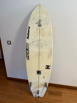 Tabla de surf Pukas con imperfecciones