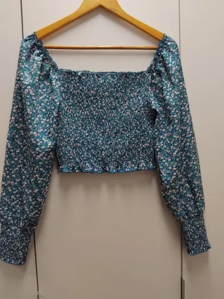 Blusa floral escote cuadrado talla M