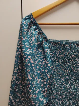 Blusa floral escote cuadrado talla M