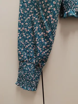 Blusa floral escote cuadrado talla M