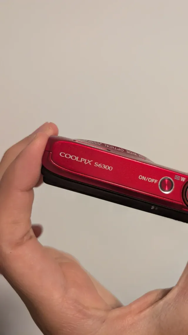 Cámara Nikon Coolpix Roja 16MP