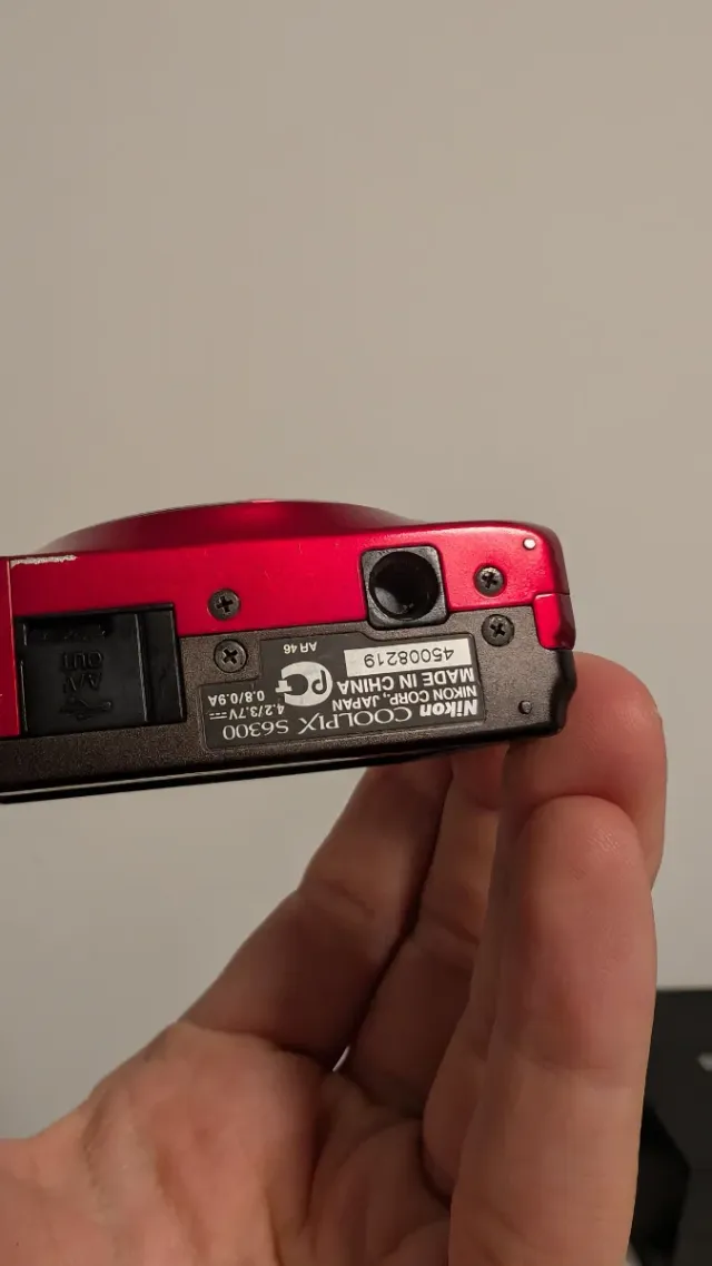 Cámara Nikon Coolpix Roja 16MP