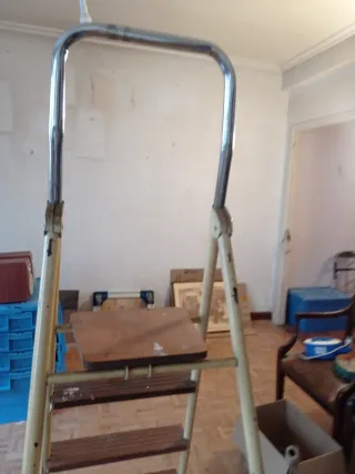 Escalera metal y madera 4 peldaños