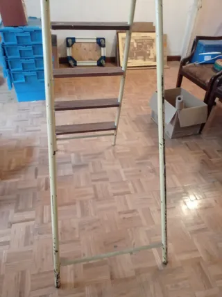 Escalera metal y madera 4 peldaños