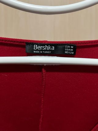 Mono Bershka rojo manga acampanada