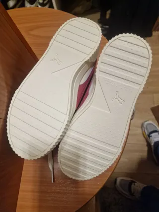 Zapatillas Puma Blancas y Rosas