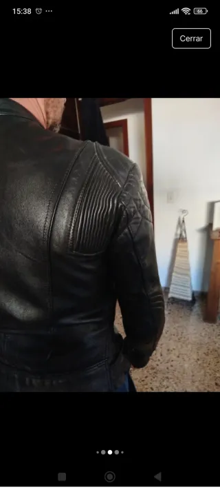 Chaqueta de cuero negra para moto
