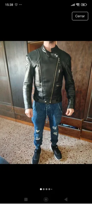 Chaqueta de cuero negra para moto